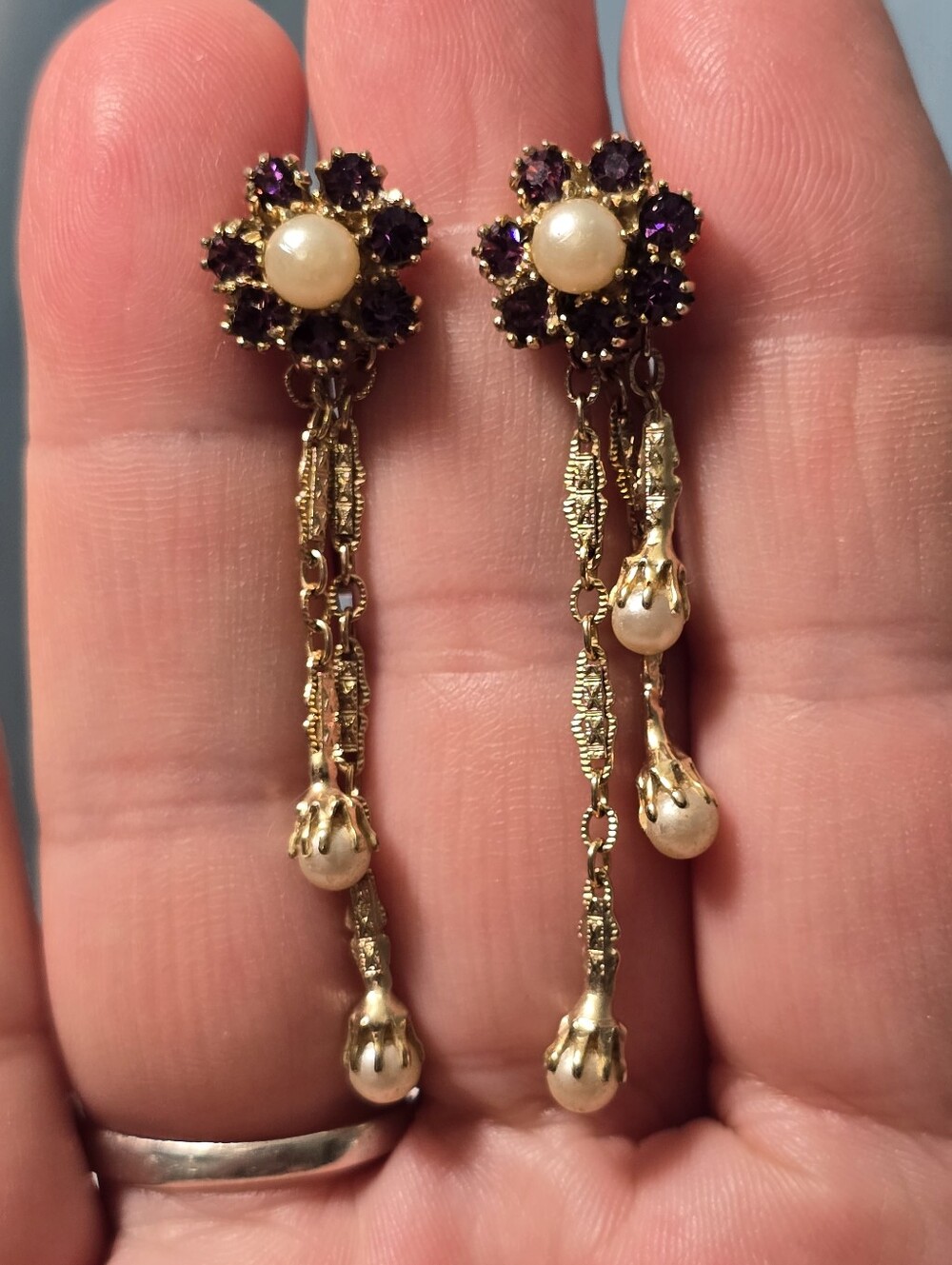 Vintage Purple Rhinestone & Pearl Screwback Dangle Earrings Gold Tone